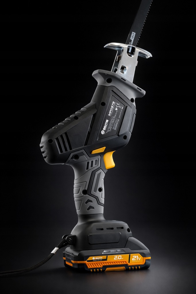 Urządzenie o ergonomicznym kształcie z czarno-szarym korpusem i pomarańczowymi akcentami. Posiada gumowany uchwyt zapobiegający ślizganiu się dłoni.